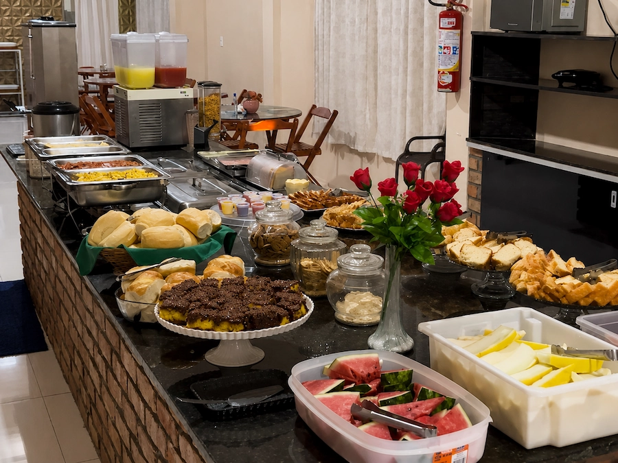 Café da manhã no Hotel Lírio
